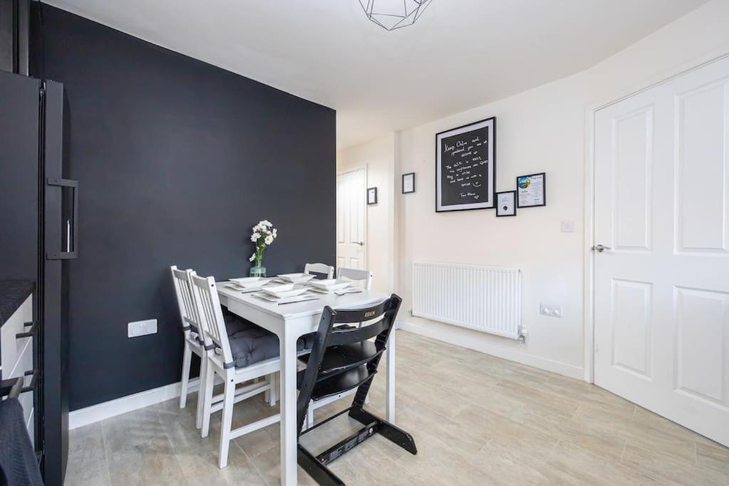 Trox - Cosy Vibes - Free Parking - Zero Fuss Manchester
